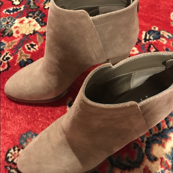 New 424 Fifth booties - Picture 5 of 7